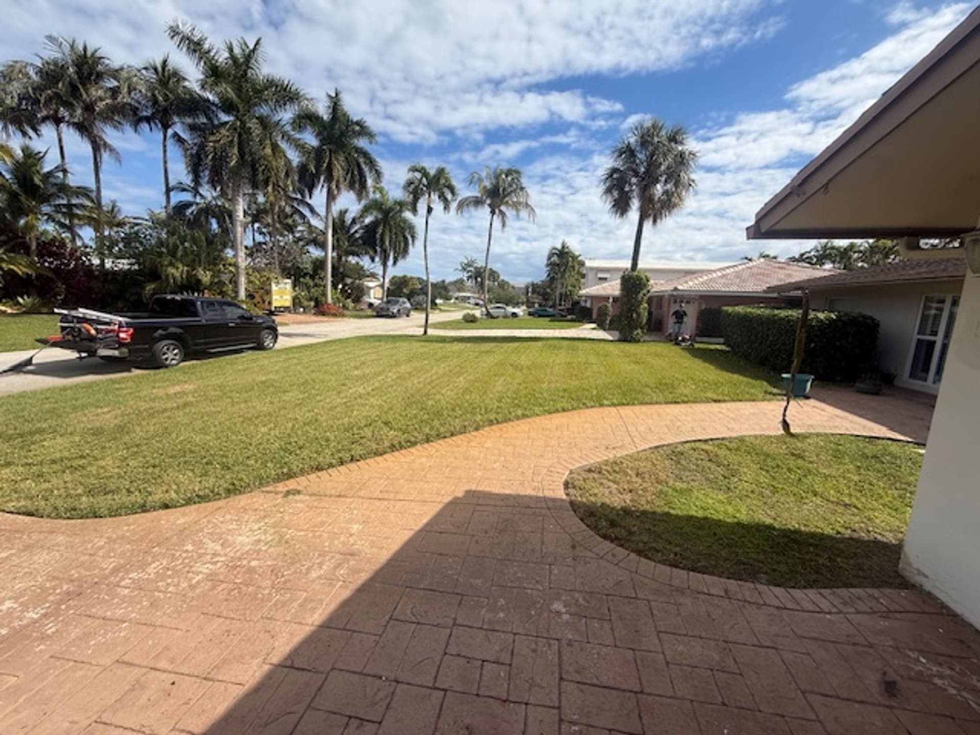 Professional lawn care services Coconut Creek